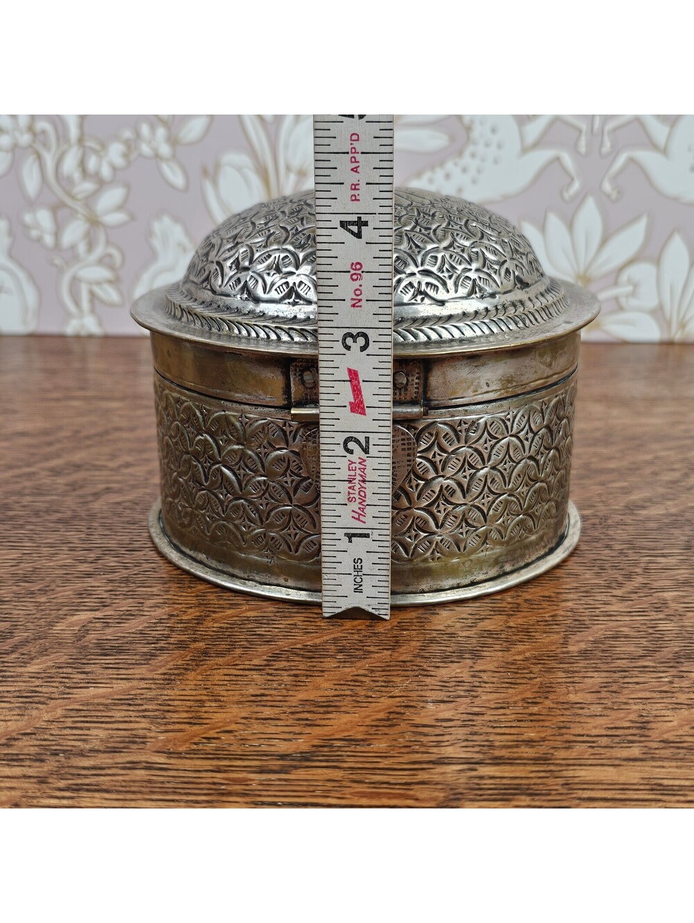 Vintage India Embossed Round Locking Jewelry Trinket Box 5" - Picture 11 of 15